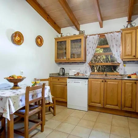 Charming 3 Bedroomn With Pool In By Renthousing Holiday home