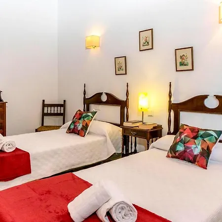 Charming 3 Bedroomn With Pool In By Renthousing Holiday home